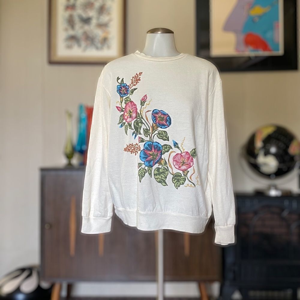 𝅺VINTAGE Handpainted floral crewneck top size L